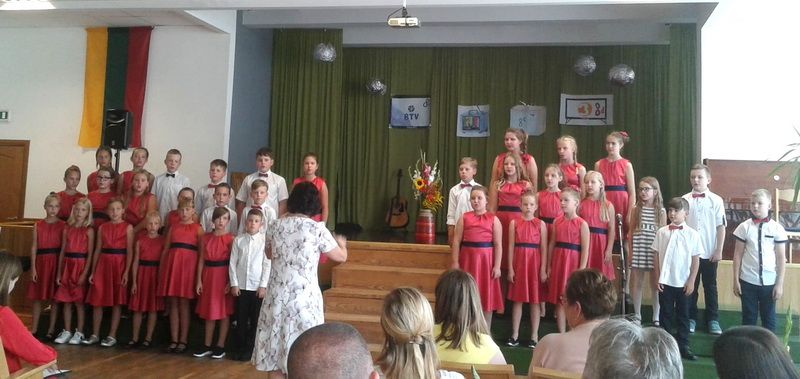 Mokslų metų pradžios šventė Varėnos J.Čiurlionytės menų mokykloje (foto)