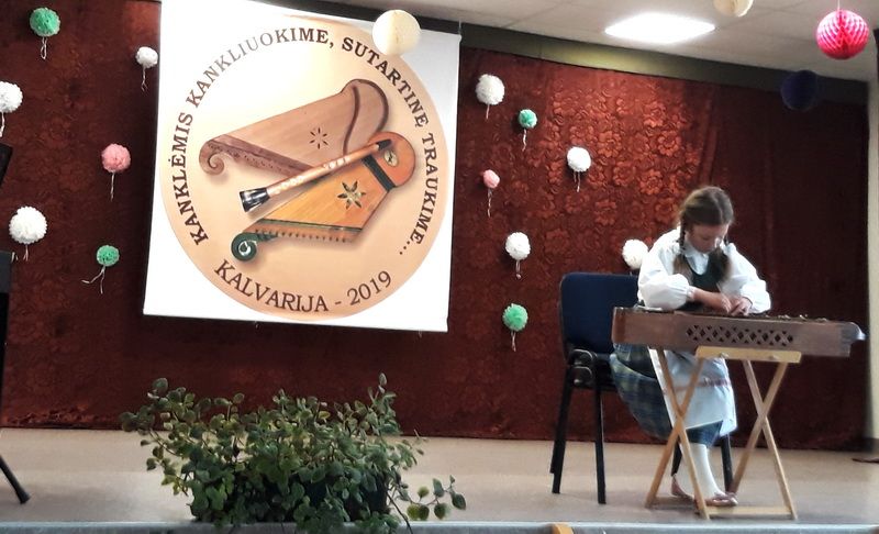 Festivalyje „Kanklėmis kankliuokime, sutartinę traukime“ dalyvavo Alytaus r. meno ir sporto mokyklos kanklininkė