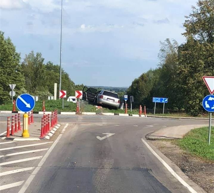 Į Miroslavo žiedo salelę įskrido “Audi”