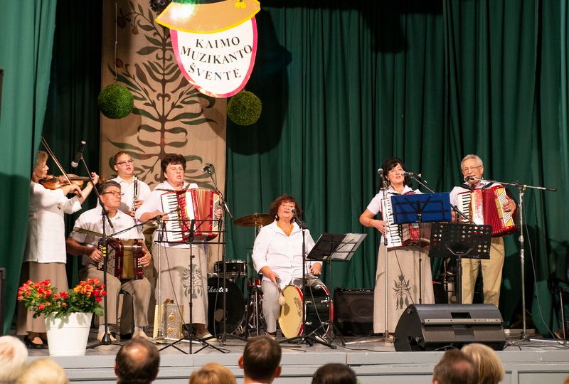 Liaudiškos muzikos kapela “Smiltelė” (video)