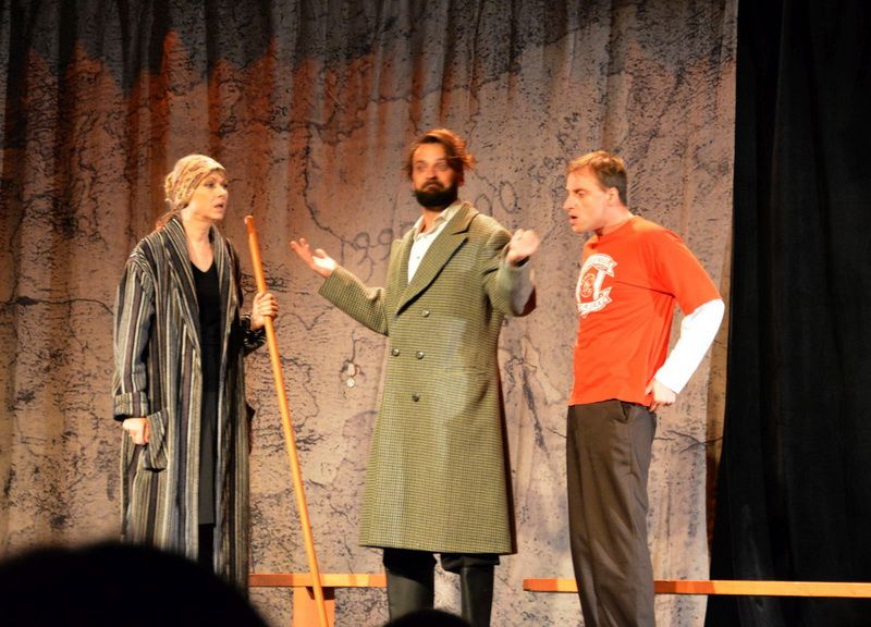 Varėnoje prasidėjo dešimtasis Dalios Tamulevičiūtės profesionalių teatrų festivalis (foto)