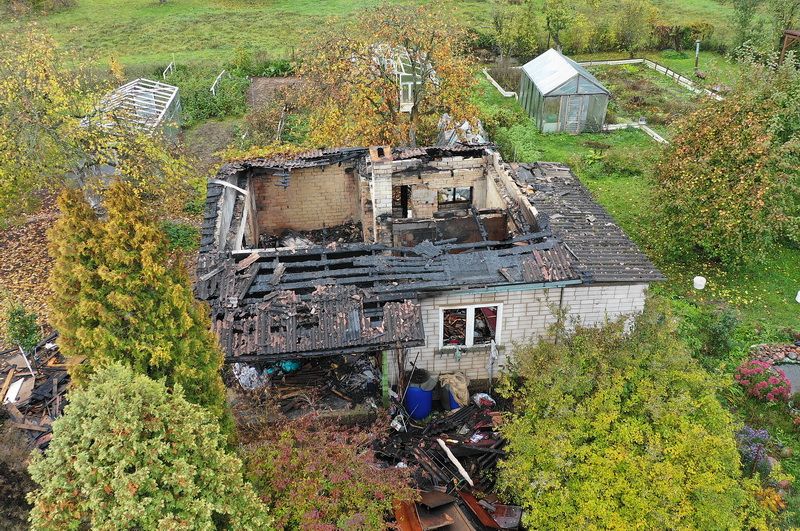 Sodų bendrijoje “Dobilas” degė sodo namelis (foto)
