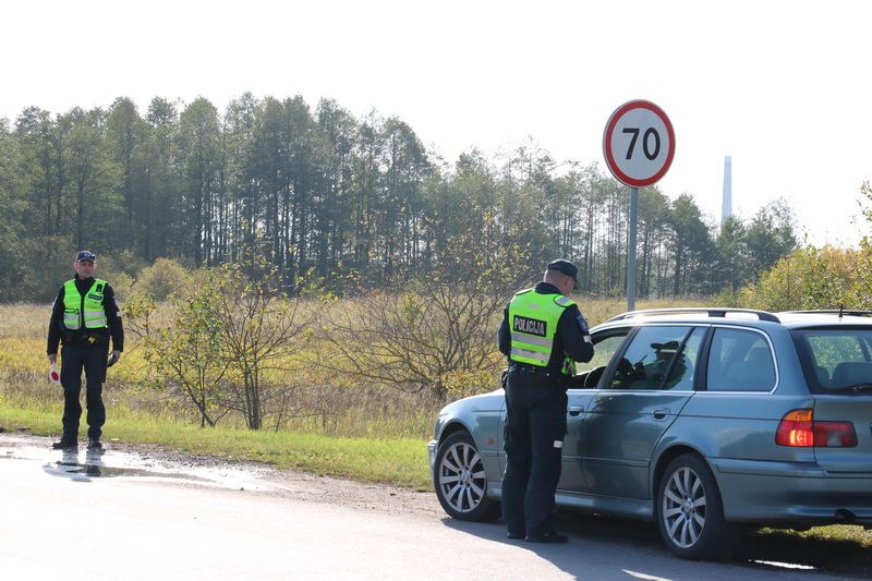 Policija patikrinus 900 vairuotojų nustatė 2 lengvai apgirtusius asmenis
