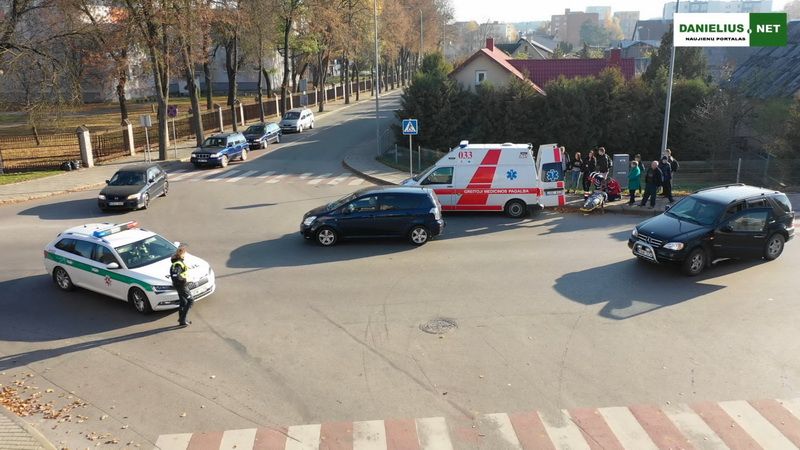 Alytuje 76-erių visureigio vairuotojas Tvirtovės gatvės perėjoje partrenkė pėsčiąjį (video)