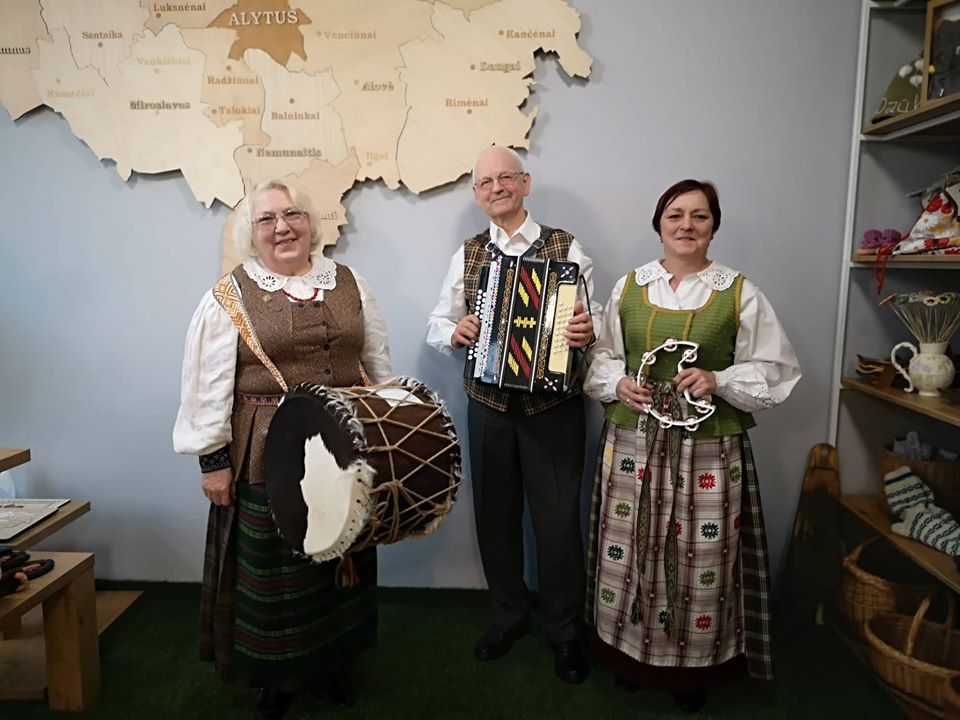 Alytaus rajono kultūros centre koncertavo Janukaičių šeima (video)