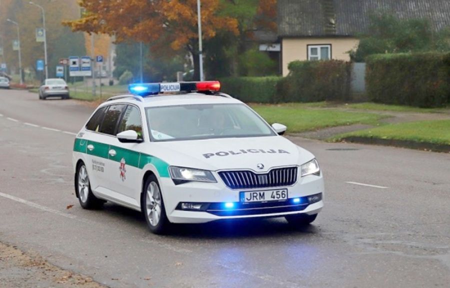 Varėnoje sulaikyti du neblaivūs vairuotojai. Vienas – policijos pareigūnas, kitas – nestatutinis pasienietis