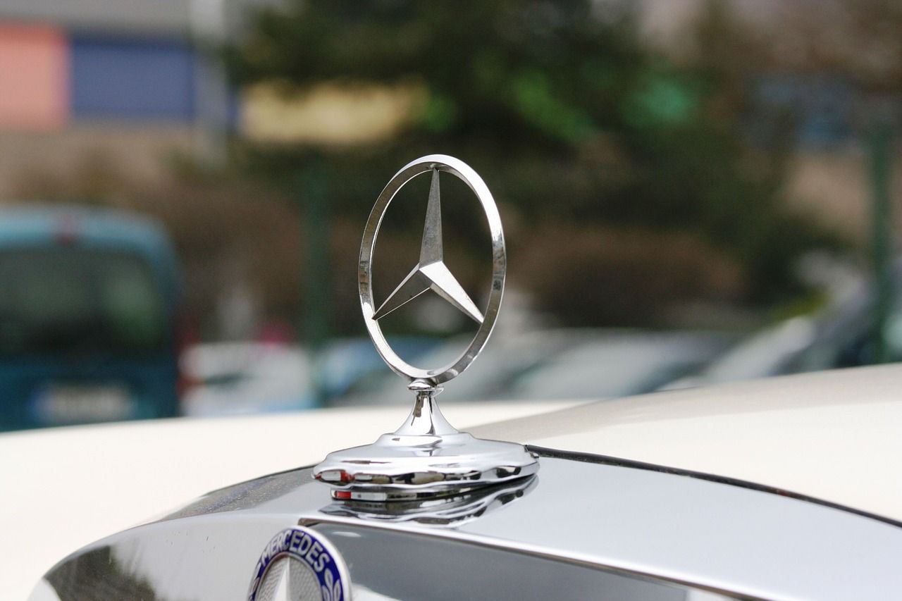 Dauguose neblaivus Mercedeso vairuotojas pateko į areštinę