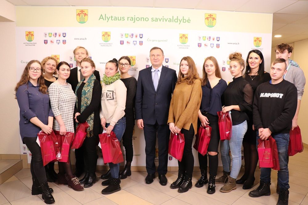 Alytaus rajono savivaldybė skyrė finansinę paramą studentams (video)