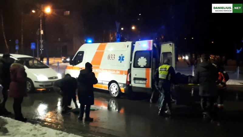 Alytaus Statybininkų gatvės žieduko perėjoje partrenkta moteris (video)