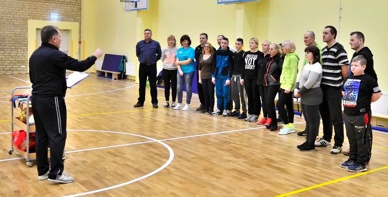Daugų seniūnijos smiginio ir baudų metimo varžybose rekordinis dalyvių skaičius (foto)