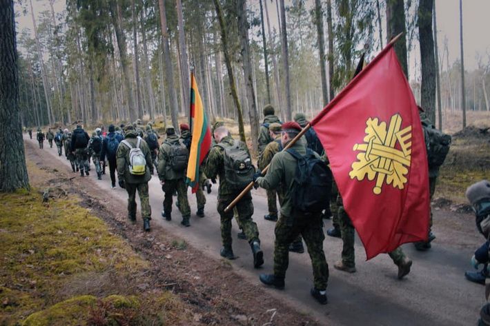 Savanorių žygis „Trims karių kartoms įamžinti“