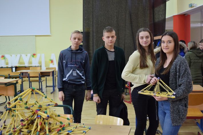 Pivašiūnų gimnazistai varžėsi “Makaronų tiltų” čempionate