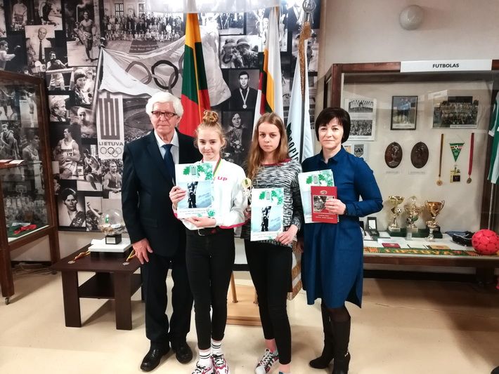 Tarp sporto rašinių konkurso nugalėtojų ir Butrimonių gimnazija