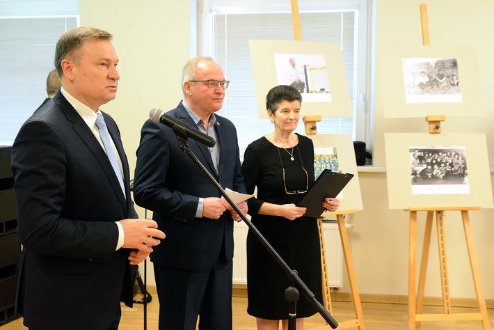 Simne atidaryta fotografijų paroda „Simnas: žmonės, įvykiai ir faktai“ (foto+video)