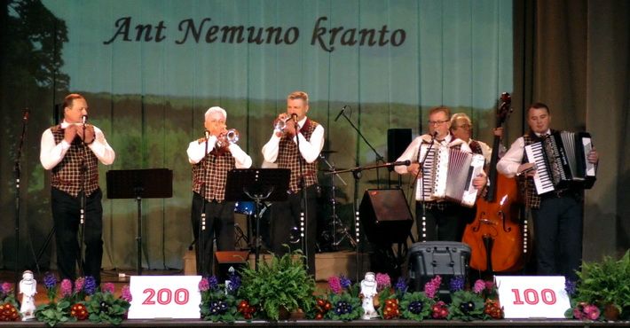 Naujausia kapelos “Punelė” daina – Parašyk man, kaip moki tik Tu”! (video)