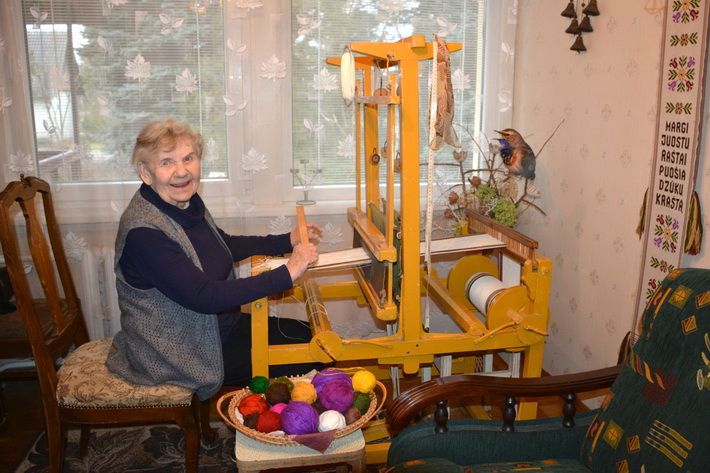 Panočių kaimo gyventojos Saulės Lazarevičienės verbose, juostose ir soduose – tautiškumo  kodas