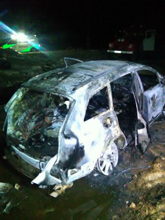Prienų rajone padegtas automobilis bei išdaužyti sodybos langai
