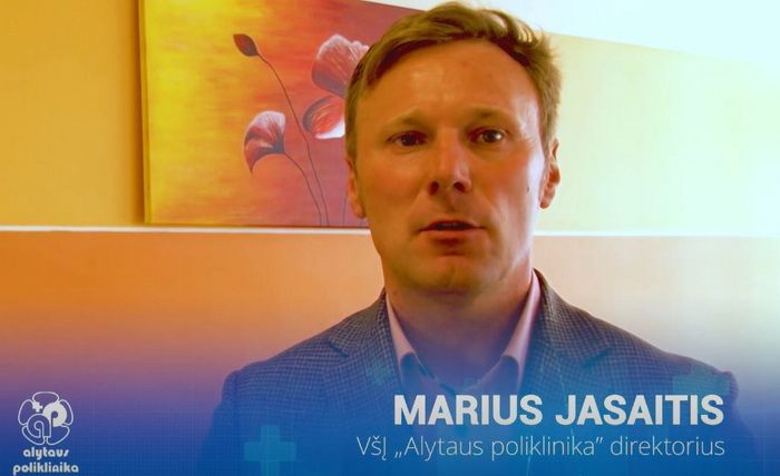 Alytaus poliklinikos direktorius Marius Jasaitis sveikina medicinos darbuotojus (video)
