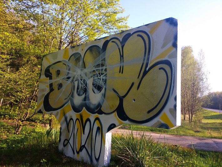 Sugadintas Alytaus rajono riboženklis bei pavogtas nuo jo saulės kolektorius