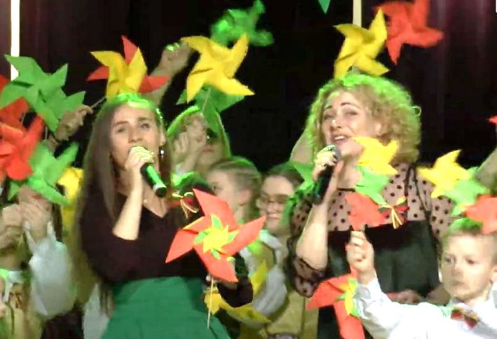 Dainuoja daugiškės Ilona Zapolskienė ir Gabija Zapolskaitė (video)